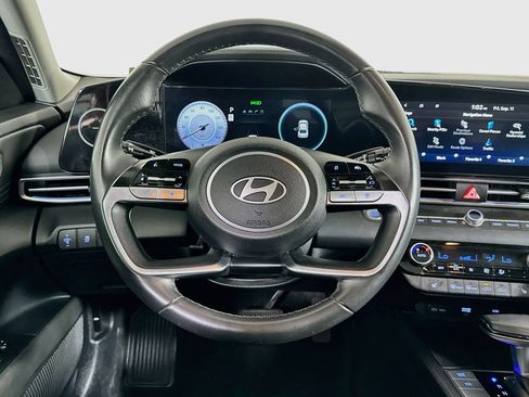 Used 2025 Hyundai Elantra SEL FWD image 18