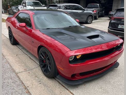 Used 2016 Dodge Challenger SRT Hellcat image 1
