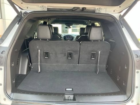 Used 2023 Chevrolet Traverse LT FWD image 28