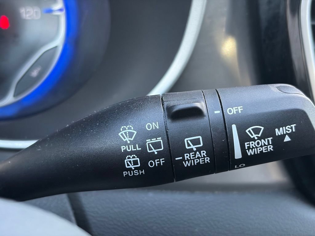 Certified 2025 Chrysler Pacifica Select FWD image 29