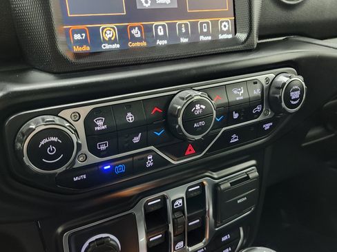 Used 2022 Jeep Wrangler Unlimited Sahara w/ Cold Weather Group image 32