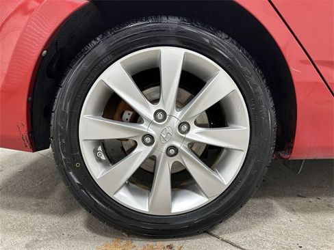Used 2013 Hyundai Accent GLS w/ Premium Pkg image 13