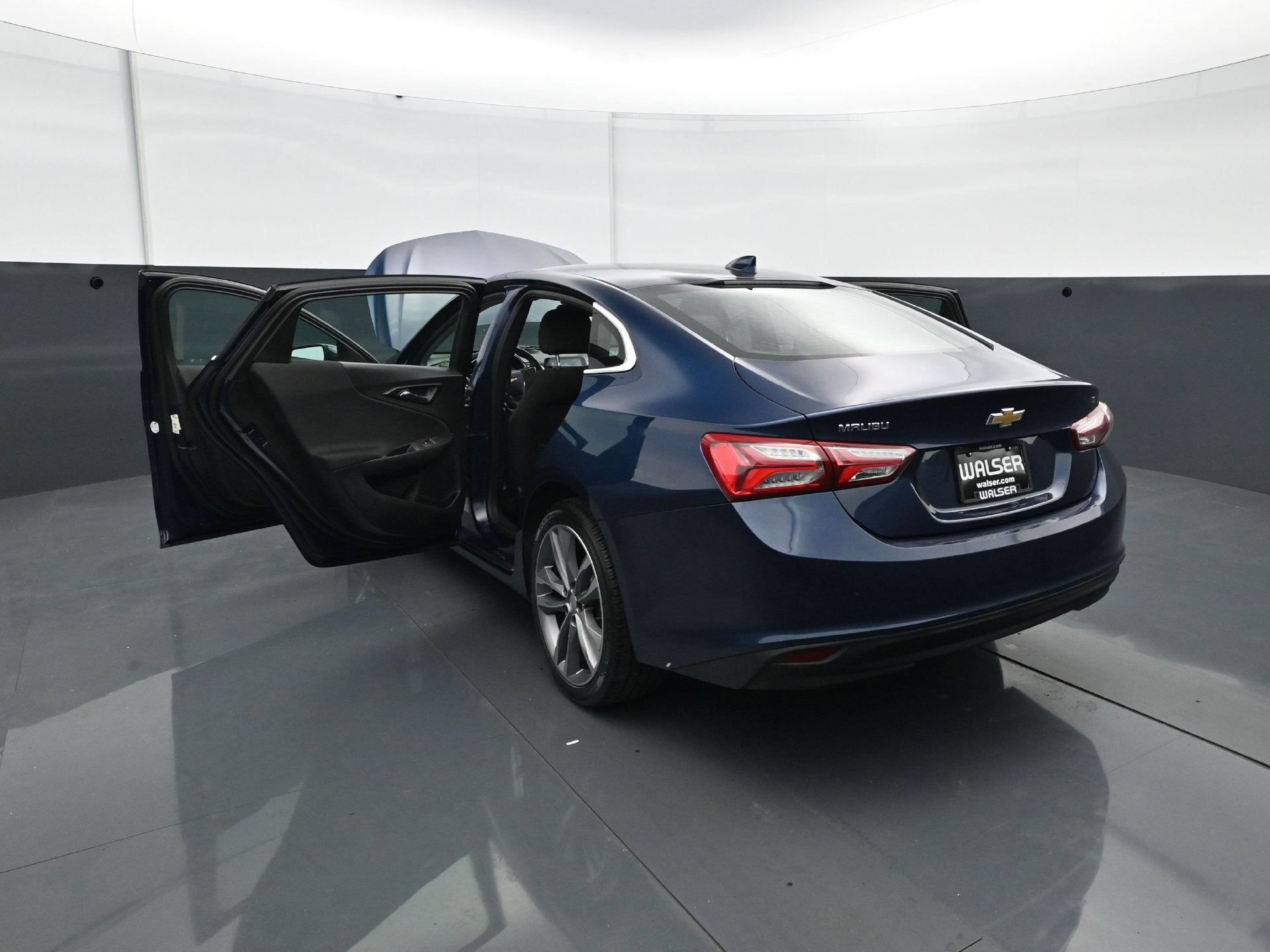 Used 2021 Chevrolet Malibu LT FWD image 32