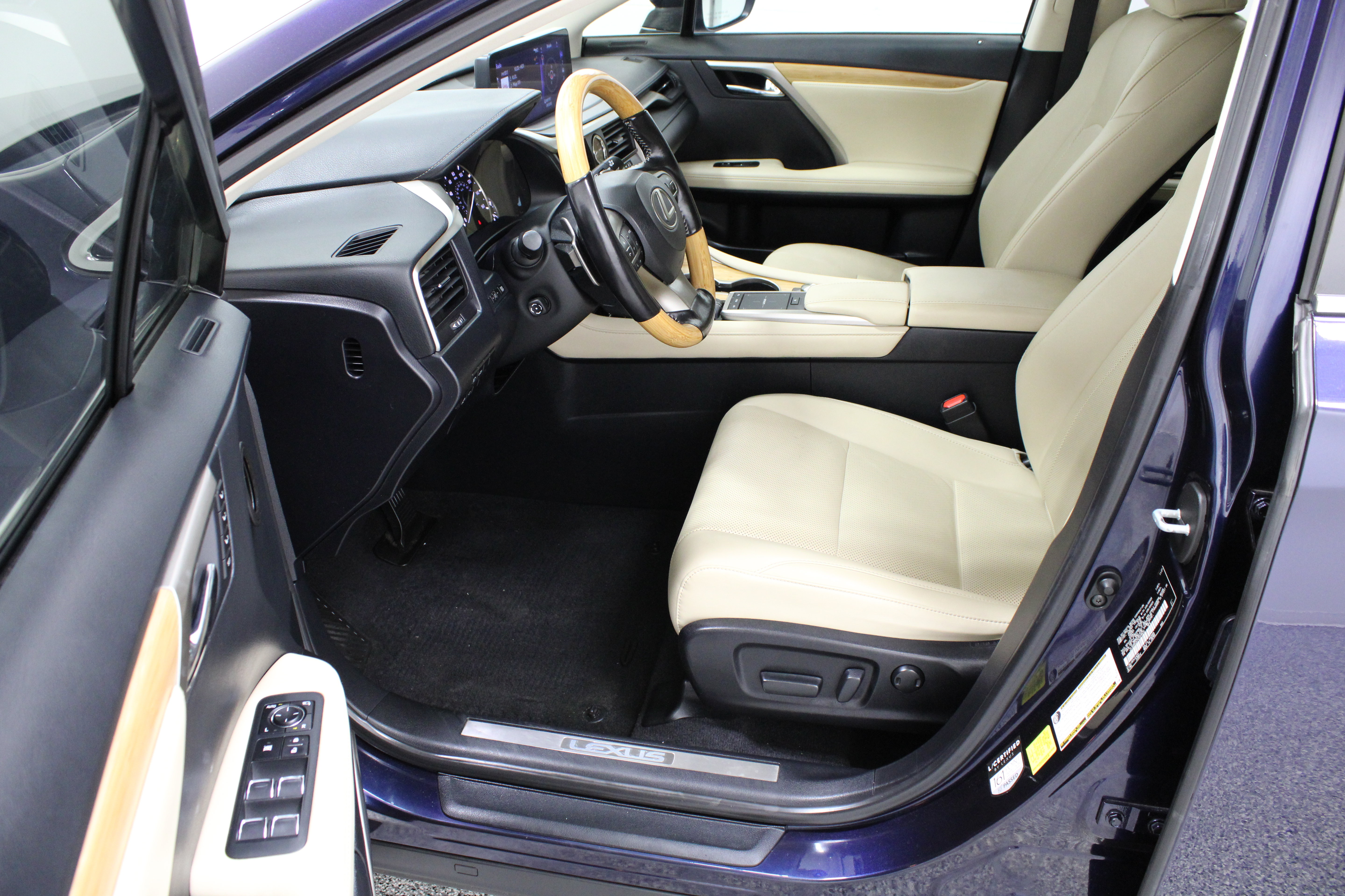 Used 2022 Lexus RX 350L FWD w/ Premium Package image 14