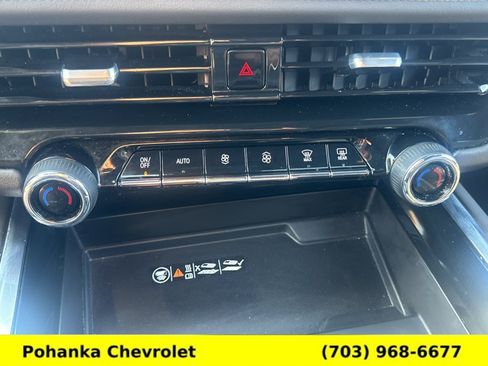 Used 2025 Chevrolet Suburban High Country AWD/4WD image 18