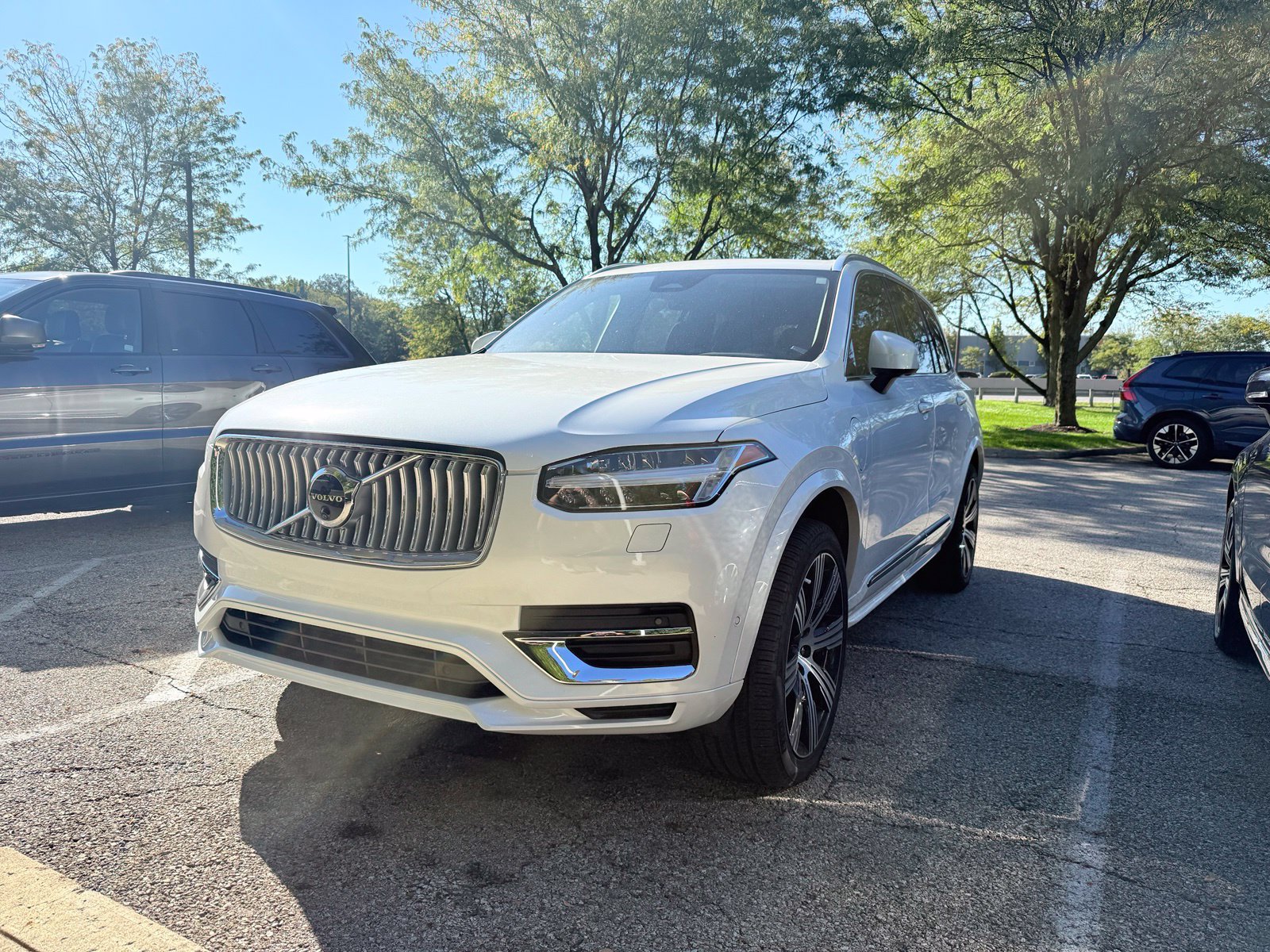 Used 2025 Volvo XC90 T8 Plus w/ Protection Package Premier AWD/4WD image 2