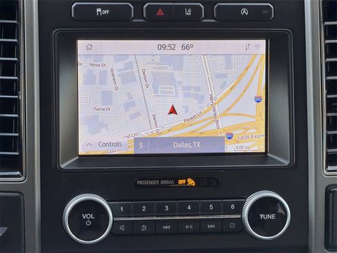 Used 2021 Ford Expedition XLT image 17