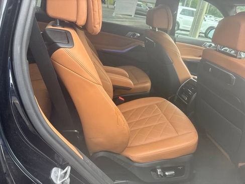 Used 2023 BMW X7 xDrive40i w/ M Sport Package AWD/4WD image 16