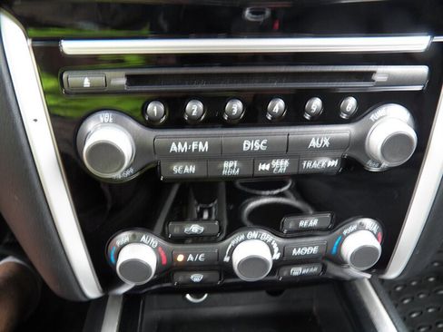 Used 2013 Nissan Pathfinder SV AWD/4WD image 19