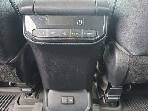 Used 2023 Toyota Highlander XLE image 19