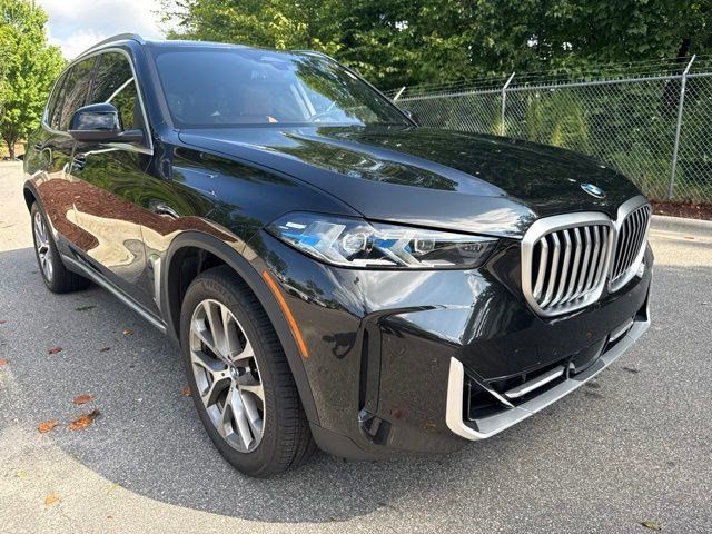 Certified 2024 BMW X5 xDrive40i w/ Premium Package AWD/4WD image 3