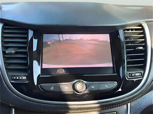 Used 2022 Chevrolet Trax LT w/ LT Convenience Package image 30