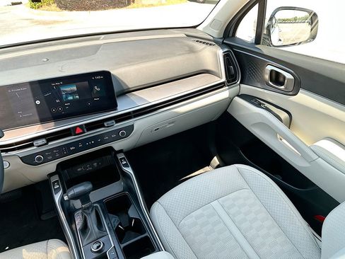 Used 2024 Kia Sorento S FWD image 20