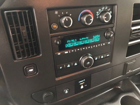 Used 2015 GMC Savana 2500 G2500 image 27