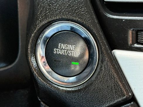 Used 2015 GMC Yukon XL SLT w/ Open Road Package AWD/4WD image 27