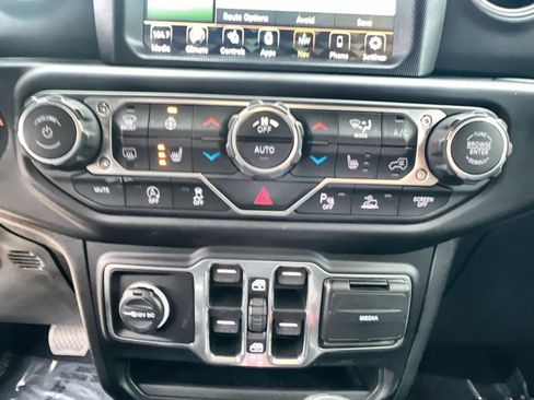 Used 2020 Jeep Gladiator Overland w/ Popular Equipment Package image 21