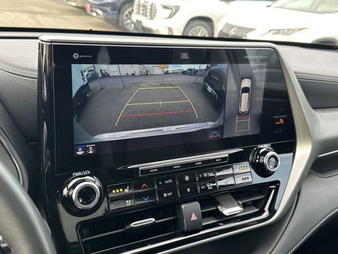 Used 2022 Toyota Highlander Platinum image 21