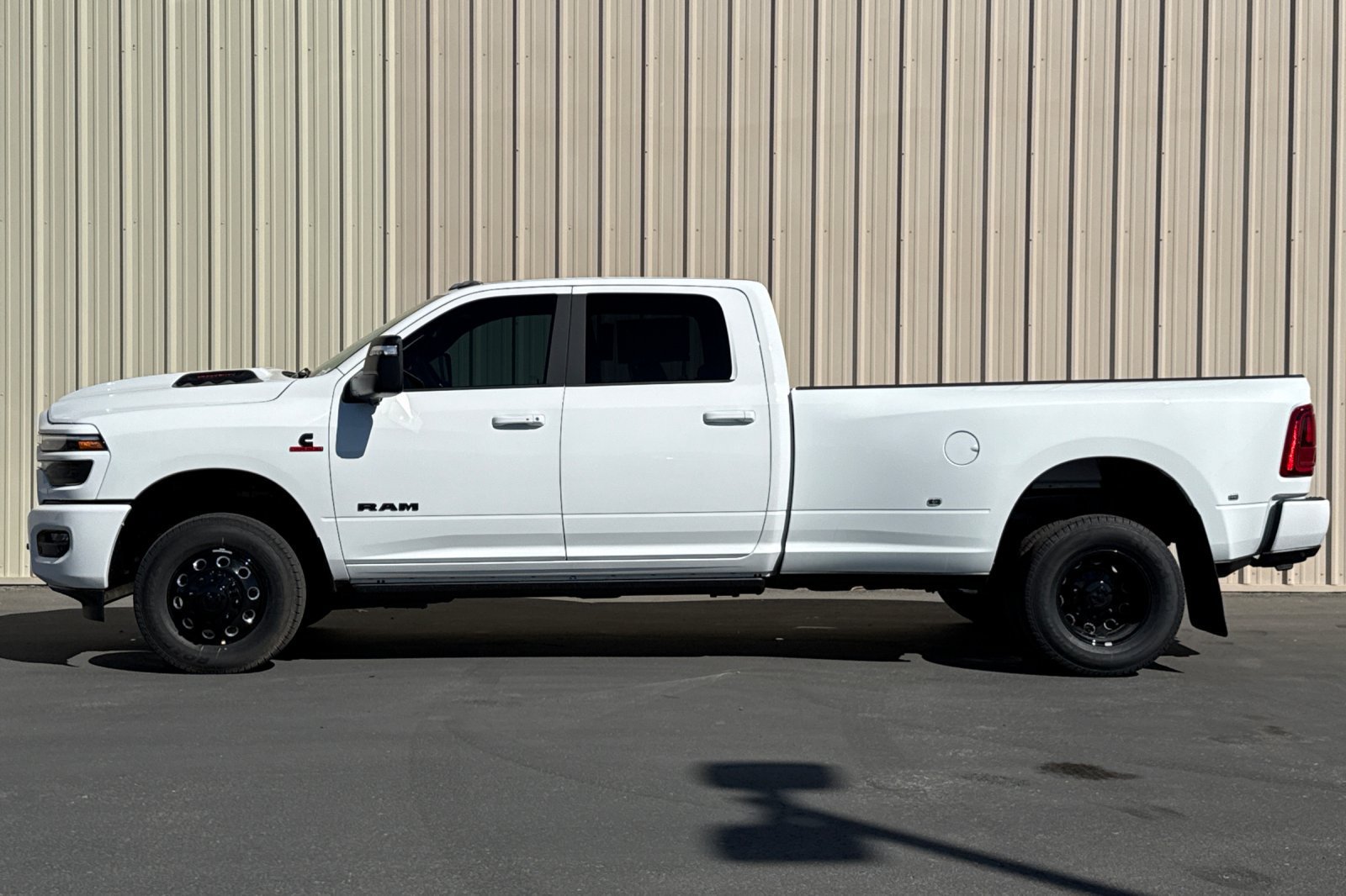 New 2026 RAM 3500 Laramie AWD/4WD image 13