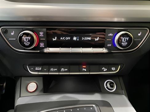 Used 2018 Audi SQ5 Premium Plus w/ Navigation Package AWD/4WD image 18