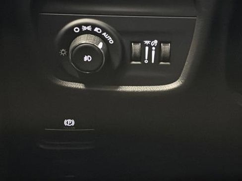 New 2026 Jeep Grand Cherokee Limited w/ Luxury Tech Group II image 37