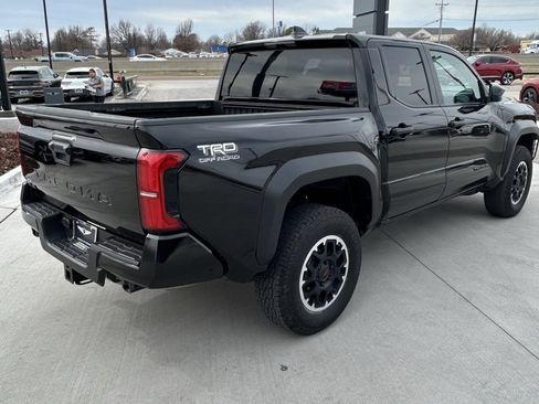 Used 2024 Toyota Tacoma TRD Off-Road image 7