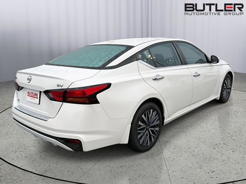 Used 2023 Nissan Altima 2.5 SV FWD image 6