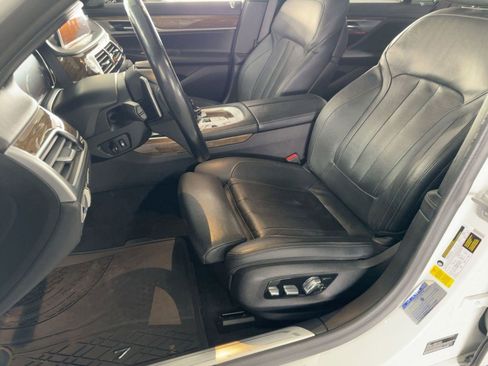Used 2019 BMW 740i w/ Executive Package image 5
