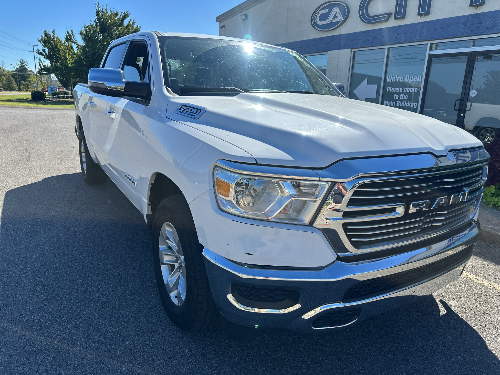 Used 2024 RAM 1500 Laramie RWD image 2