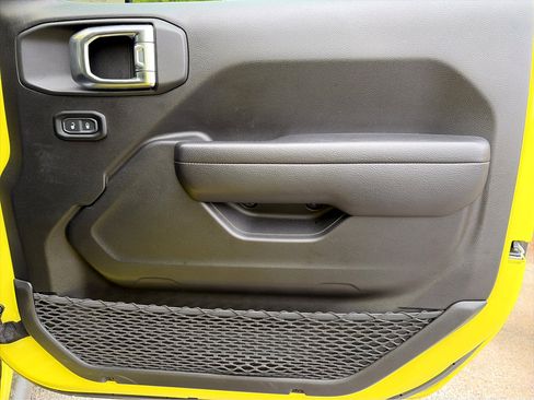 Used 2024 Jeep Wrangler Sport S image 9