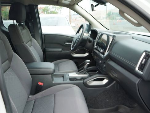 Used 2025 Nissan Frontier SV image 21