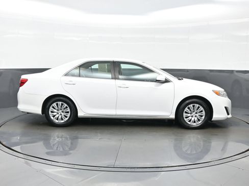 Used 2014 Toyota Camry LE FWD image 7