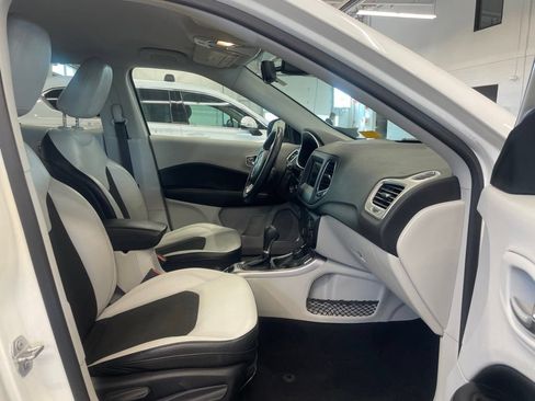 Used 2020 Jeep Compass Latitude w/ Cold Weather Group AWD/4WD image 19