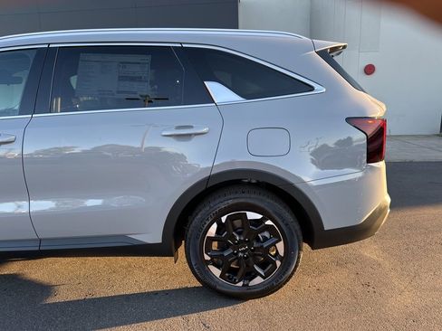 New 2026 Kia Sorento S w/ S Panoramic Sunroof Package FWD image 10