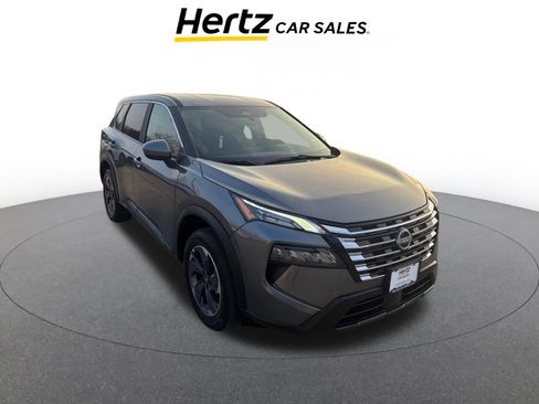Used 2025 Nissan Rogue SV image 1