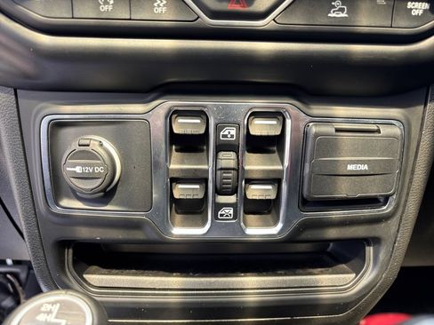 Used 2022 Jeep Gladiator Overland w/ Popular Equipment Package AWD/4WD image 27