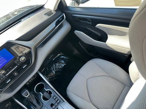 Certified 2024 Toyota Highlander LE image 25