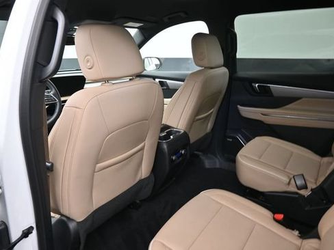 Used 2025 Buick Enclave Preferred FWD image 2