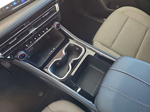 New 2025 Chevrolet Traverse LT w/ Midnight/Sport Edition image 26