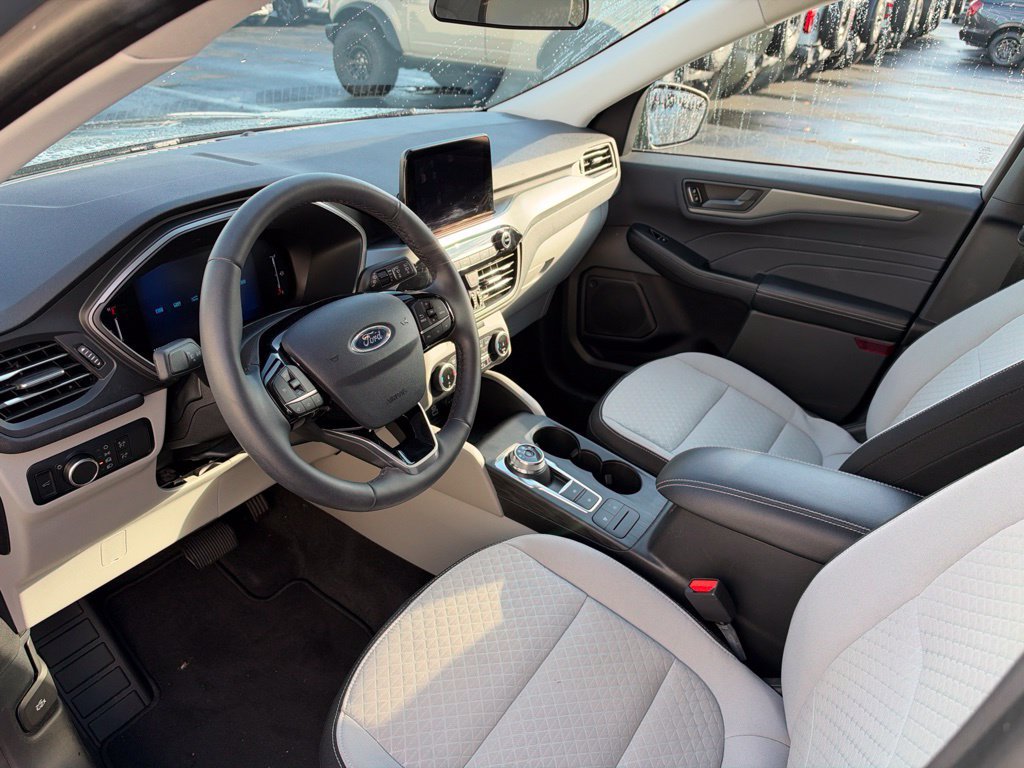 Used 2024 Ford Escape Active w/ Cold Weather Package FWD image 8
