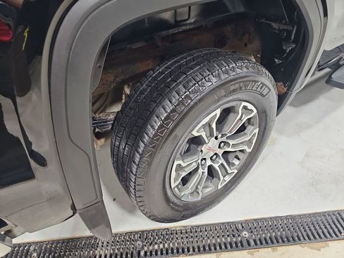 Used 2021 GMC Sierra 1500 4x4 Double Cab w/ Sierra Value Package image 14