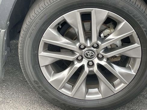 Used 2023 Toyota RAV4 XLE Premium image 13