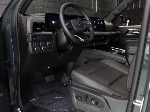 Used 2025 Chevrolet Tahoe Z71 w/ Z71 Off-Road Package AWD/4WD image 37