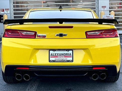 Used 2018 Chevrolet Camaro LT w/ Technology Package RWD image 4