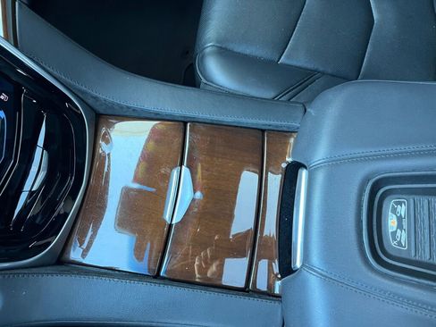 Used 2019 Cadillac Escalade ESV Premium Luxury image 20