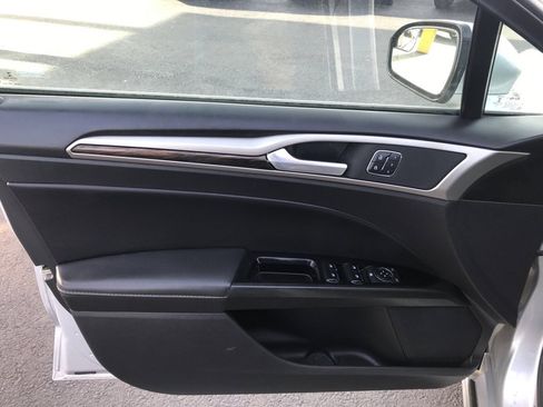 Used 2016 Ford Fusion SE w/ Equipment Group 202A image 12