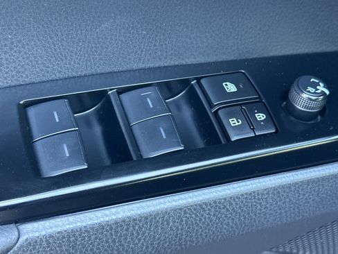 Used 2025 Toyota Camry LE AWD/4WD image 13