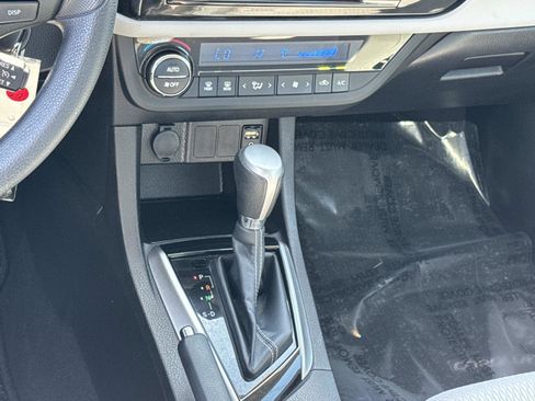 Used 2015 Toyota Corolla LE image 4