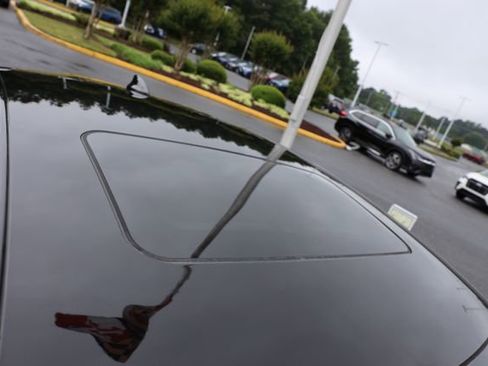 Used 2019 Chevrolet Cruze LT w/ Sun And Sound Package FWD image 8
