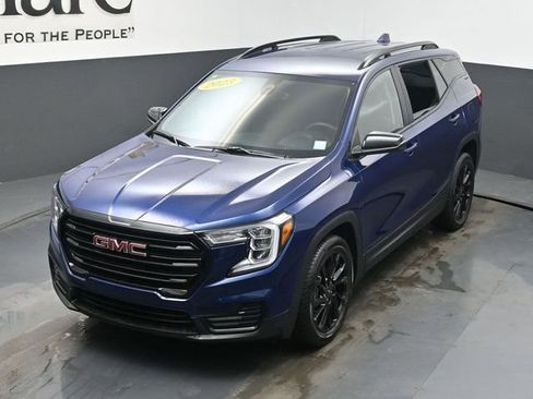 Used 2023 GMC Terrain SLE w/ Driver Convenience Package FWD image 45