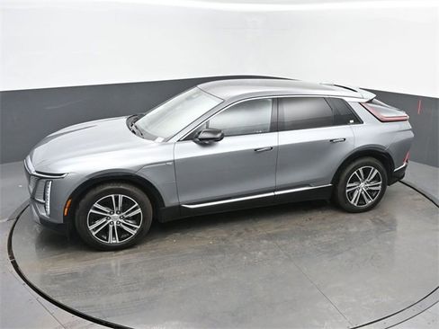 Used 2024 Cadillac Lyriq Luxury w/ LPO, Floor Liner Package image 39